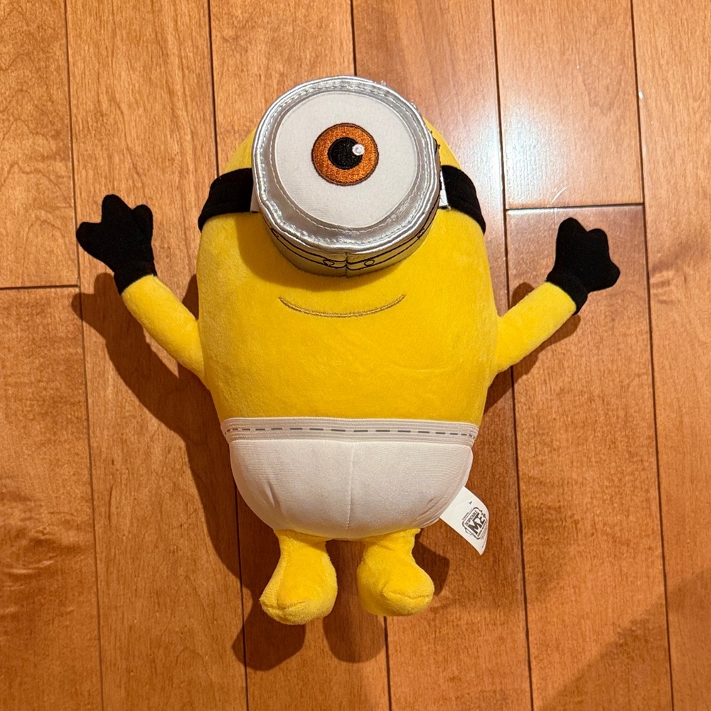 Universal Studios purchased Yellow Minion Plush Stuffed Animal - Despicable Me